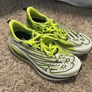 New balance fuel cell with carbon plate